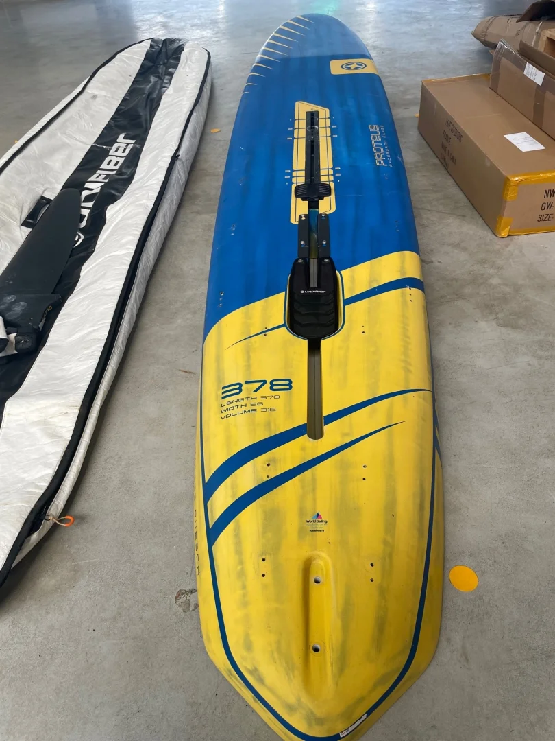 Raceboard Proteus II 378 Carbon Including Boardbag w/o Fin - SC - Delamination 2